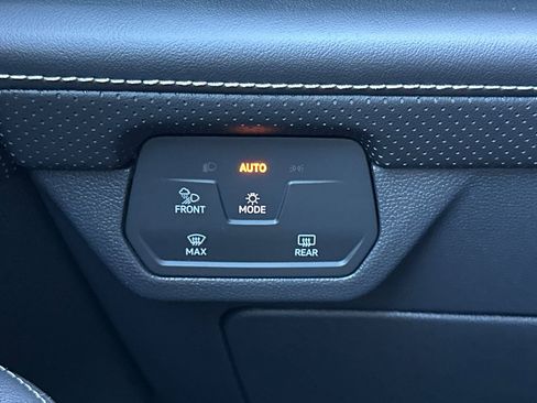 New 2026 Volkswagen Atlas Cross Sport SE image 23