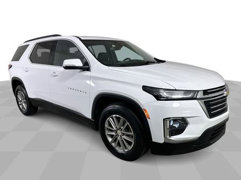 Used 2023 Chevrolet Traverse LT FWD image 2