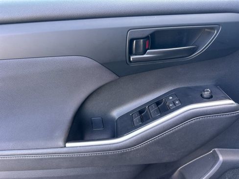 Used 2024 Toyota Highlander LE image 10