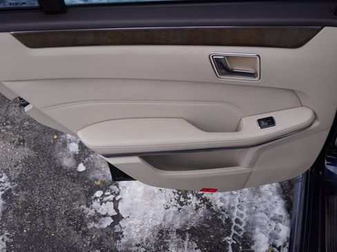 Used 2016 Mercedes-Benz E 350 Sedan image 23