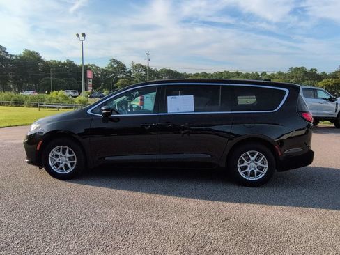 Used 2026 Chrysler Pacifica Select FWD image 7