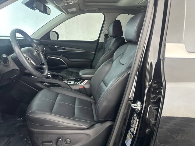 Certified 2024 Kia Telluride EX w/ EX Captain's Chair Package AWD/4WD image 23