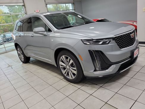 Used 2025 Cadillac XT6 Premium Luxury image 41