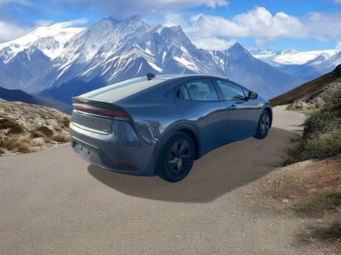 Used 2024 Toyota Prius LE image 5