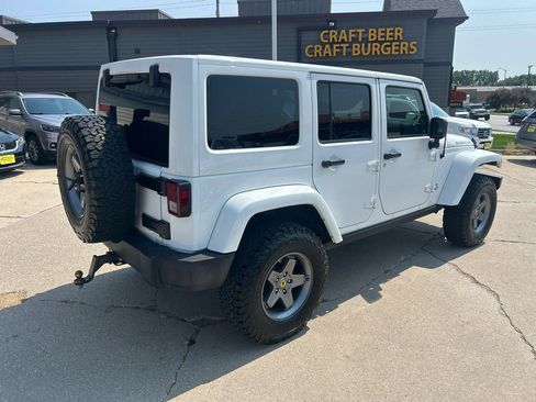 Used 2014 Jeep Wrangler Unlimited Rubicon w/ Connectivity Group AWD/4WD image 3