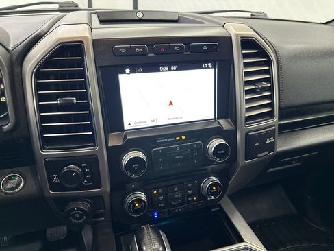 Used 2018 Ford F150 Platinum w/ Equipment Group 701A Luxury AWD/4WD image 31