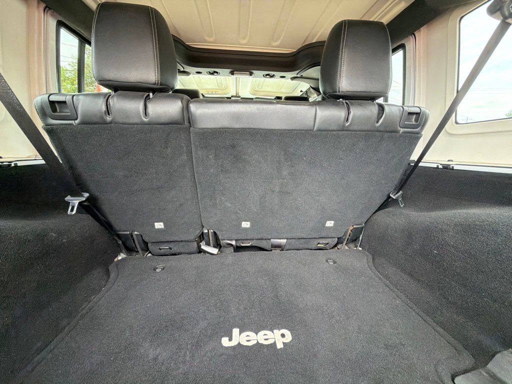 Used 2017 Jeep Wrangler Unlimited Rubicon AWD/4WD image 42