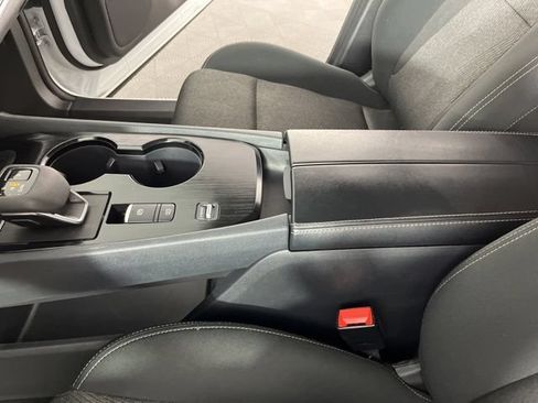 Used 2024 Nissan Rogue SV FWD image 29