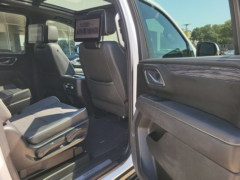 Used 2023 GMC Yukon XL SLT w/ SLT Premium Package RWD image 28