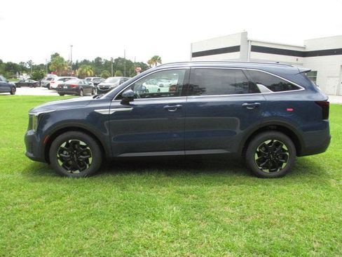 New 2025 Kia Sorento S image 6