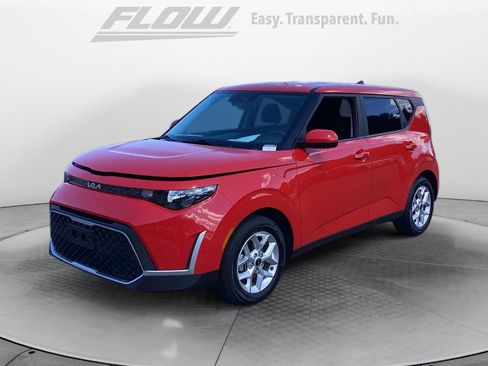 Used 2023 Kia Soul LX w/ LX Technology Package FWD image 4