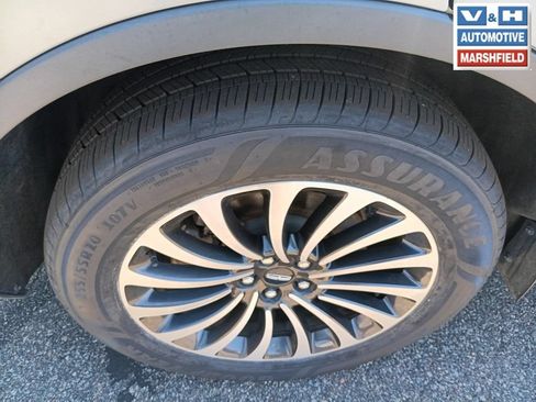 Used 2023 Lincoln Aviator Reserve AWD/4WD image 4