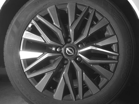 Used 2025 Nissan Altima 2.5 SV FWD image 15