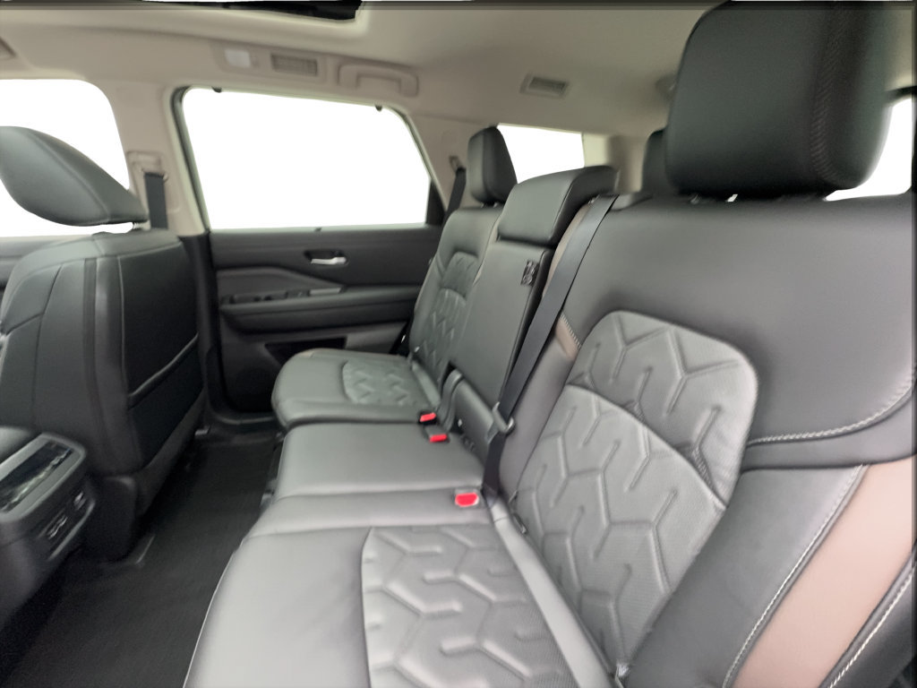Used 2026 Nissan Pathfinder Platinum w/ Cargo Package FWD image 28