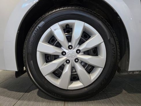 Used 2014 Toyota Corolla LE image 12