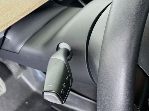 Used 2021 Tesla Model Y Long Range AWD/4WD image 16