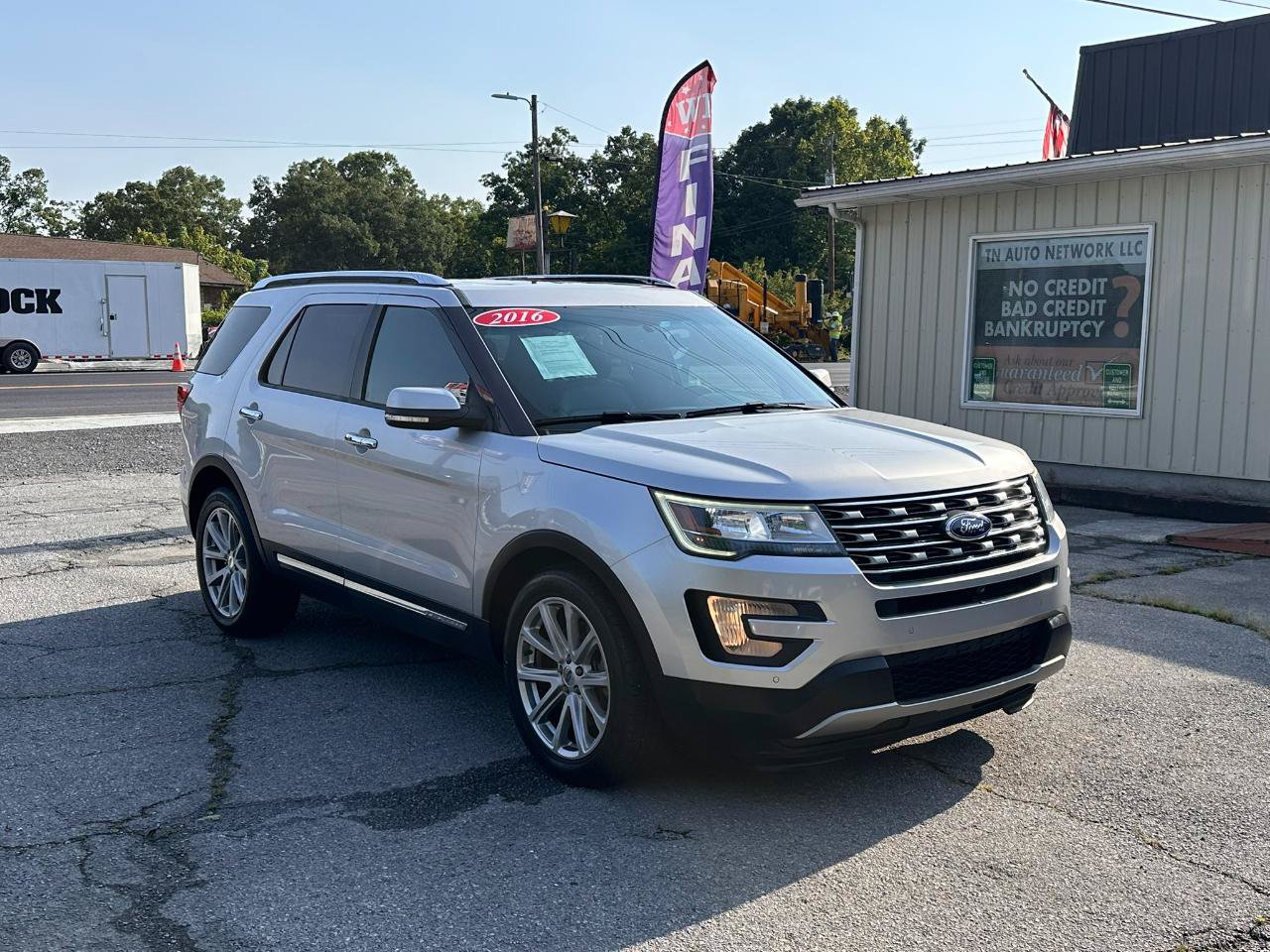 Used 2016 Ford Explorer Limited FWD image 3
