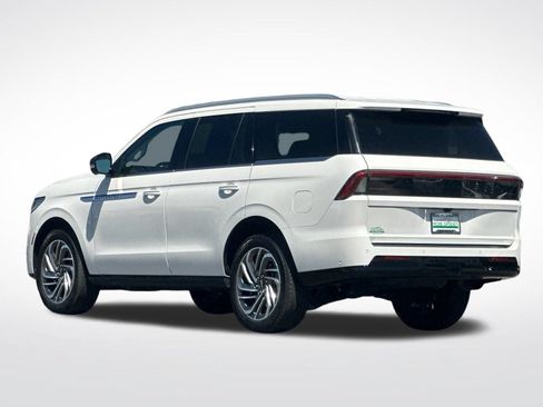 Used 2025 Lincoln Navigator Reserve AWD/4WD image 5
