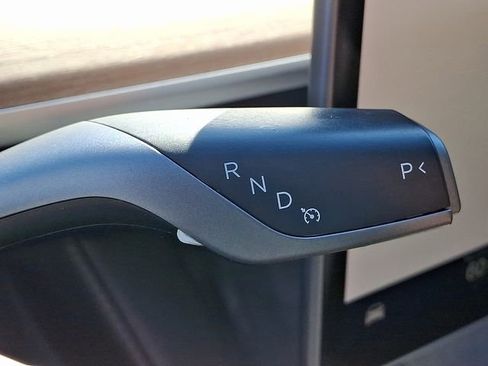 Used 2023 Tesla Model 3 Standard Range image 18