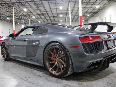 Used 2017 Audi R8 V10 w/ Carbon Exterior Package image 4
