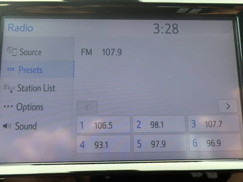 Used 2018 Toyota Camry SE FWD image 18