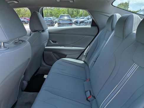 Used 2023 Hyundai Elantra SEL FWD image 13