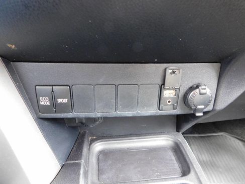 Used 2018 Toyota RAV4 XLE image 17