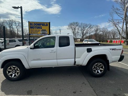 Used 2014 Toyota Tacoma 4x4 Access Cab V6 w/ TRD Sport Package image 8