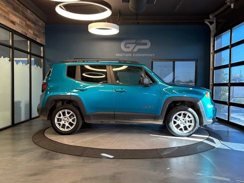 Used 2022 Jeep Renegade Latitude AWD/4WD image 2