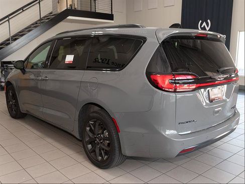 Used 2023 Chrysler Pacifica Limited w/ S Appearance Package AWD/4WD image 23