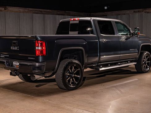 Used 2019 GMC Sierra 3500 Denali w/ Duramax Plus Package image 9