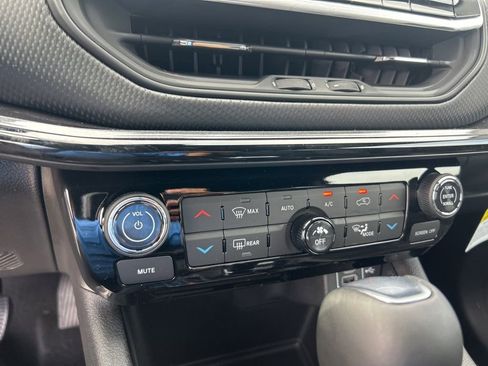 New 2025 Jeep Compass Latitude w/ Sun & Sound Group image 39