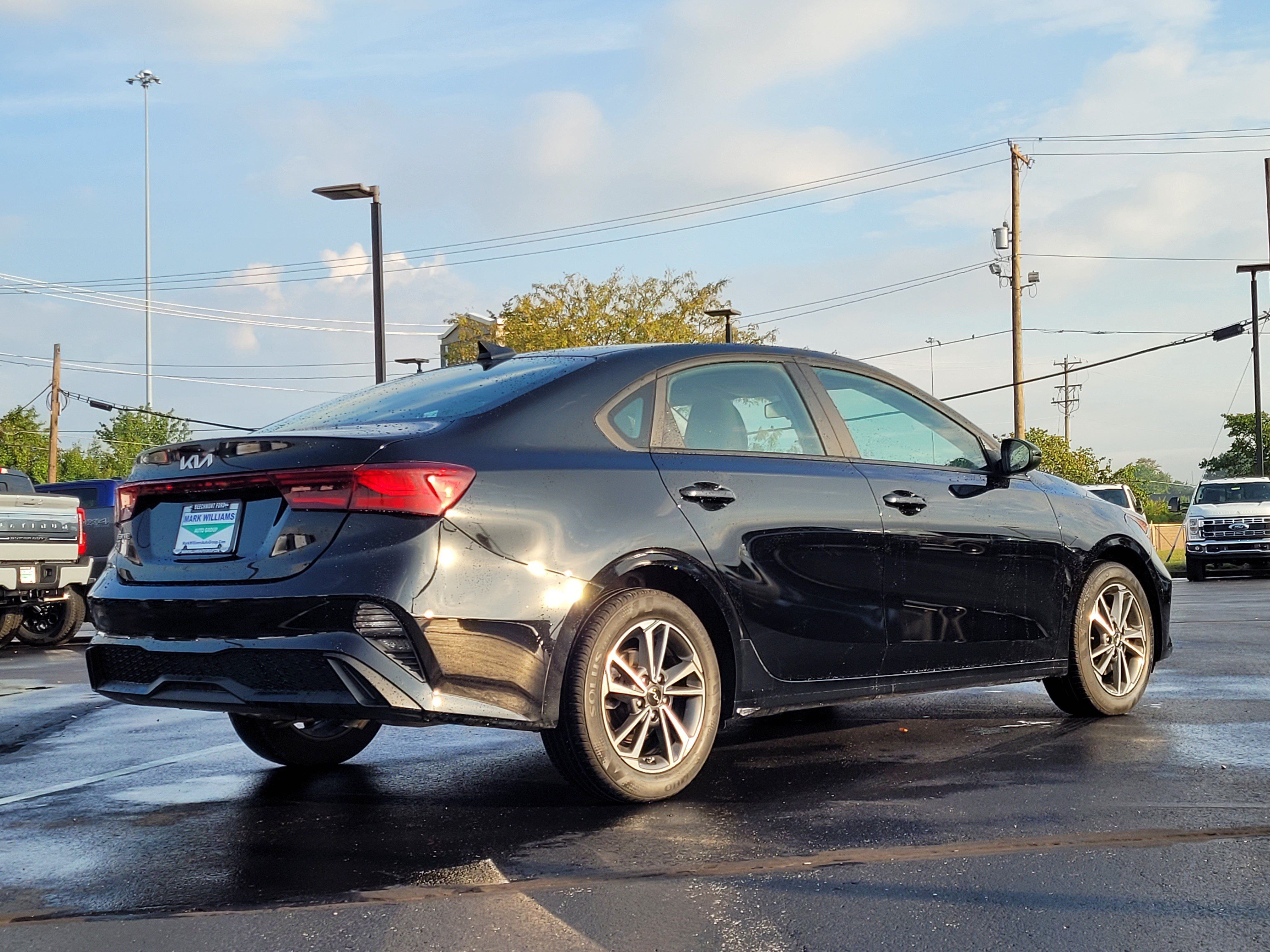 Used 2023 Kia Forte LXS FWD image 4