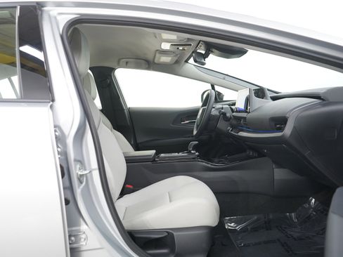 Used 2025 Toyota Prius XLE image 10
