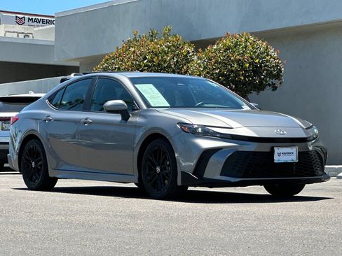 Used 2025 Toyota Camry SE w/ Multimedia Upgrade Package FWD image 8