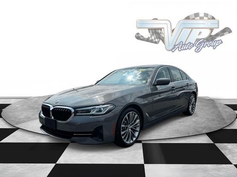 Used 2021 BMW 530i xDrive w/ Convenience Package AWD/4WD image 2