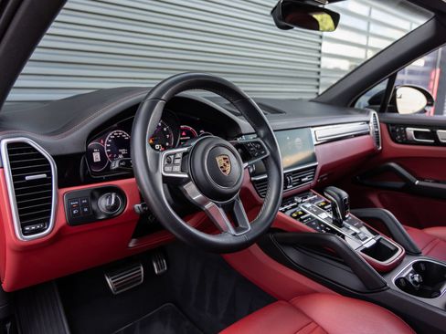 Certified 2023 Porsche Cayenne S Platinum AWD/4WD image 4