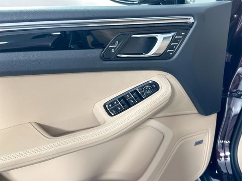 Certified 2026 Porsche Macan image 32