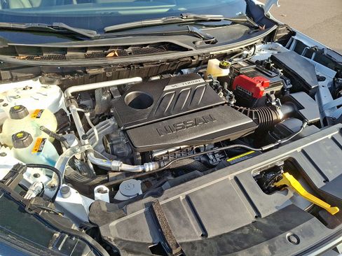 Used 2024 Nissan Rogue SL w/ SL Premium Package image 32