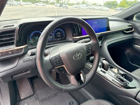 Used 2024 Toyota Crown XLE image 11