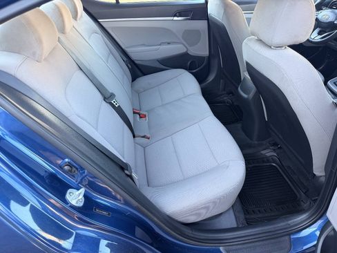Used 2020 Hyundai Elantra SE FWD image 28
