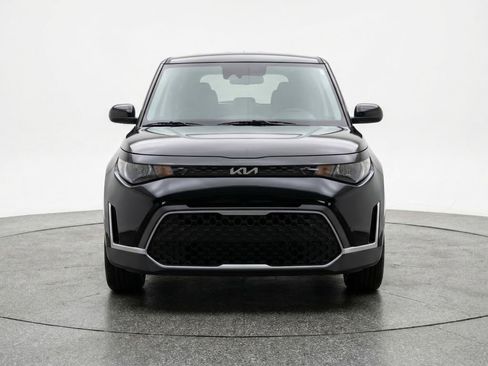 Used 2025 Kia Soul LX w/ LX Technology Package FWD image 2