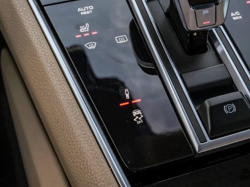 Used 2018 Porsche Panamera 4 w/ Sport Chrono Package image 34