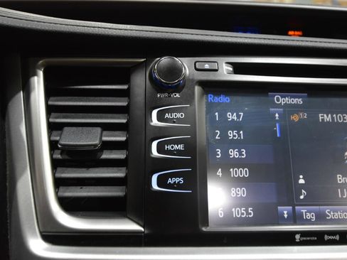 Used 2019 Toyota Highlander XLE AWD/4WD image 20