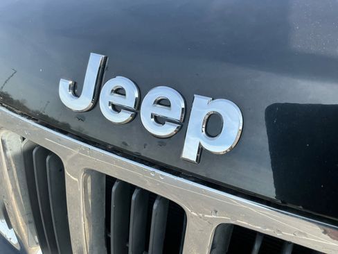 Used 2013 Jeep Grand Cherokee Laredo w/ Laredo E Group image 16