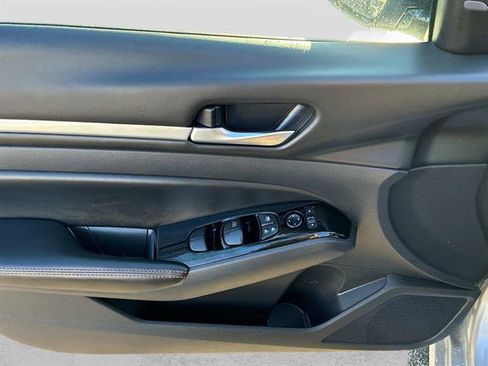 Certified 2024 Nissan Altima 2.5 SR image 19