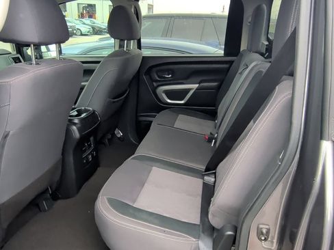 Used 2022 Nissan Titan SV w/ SV Convenience Package RWD image 10