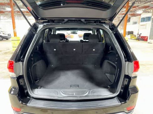 Used 2019 Jeep Grand Cherokee Laredo AWD/4WD image 11