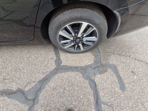 Used 2025 Nissan Versa SV image 8