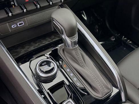 New 2025 GMC Canyon Elevation w/ Convenience Package image 17